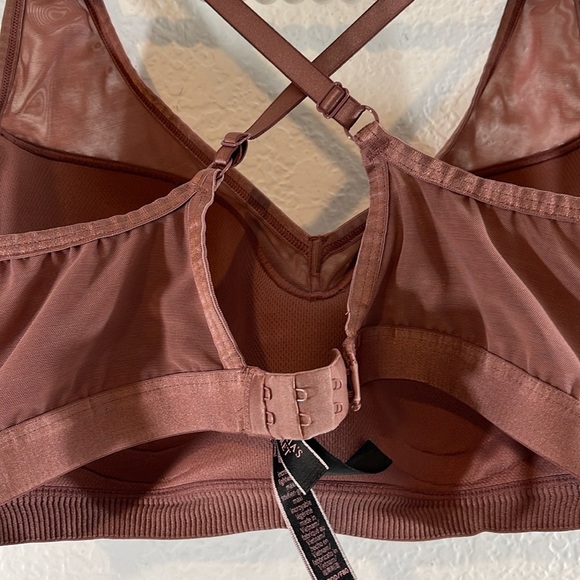 VICTORIA’S SECRET Incredible Lightweight Max Support Plunge Sport Bra Size 36DDD - Picture 5 of 10